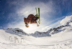 电子竞技平台博彩-德布劳内巅峰对决，TheShy与60激战老鹰分钟，爆冷胜负难料！